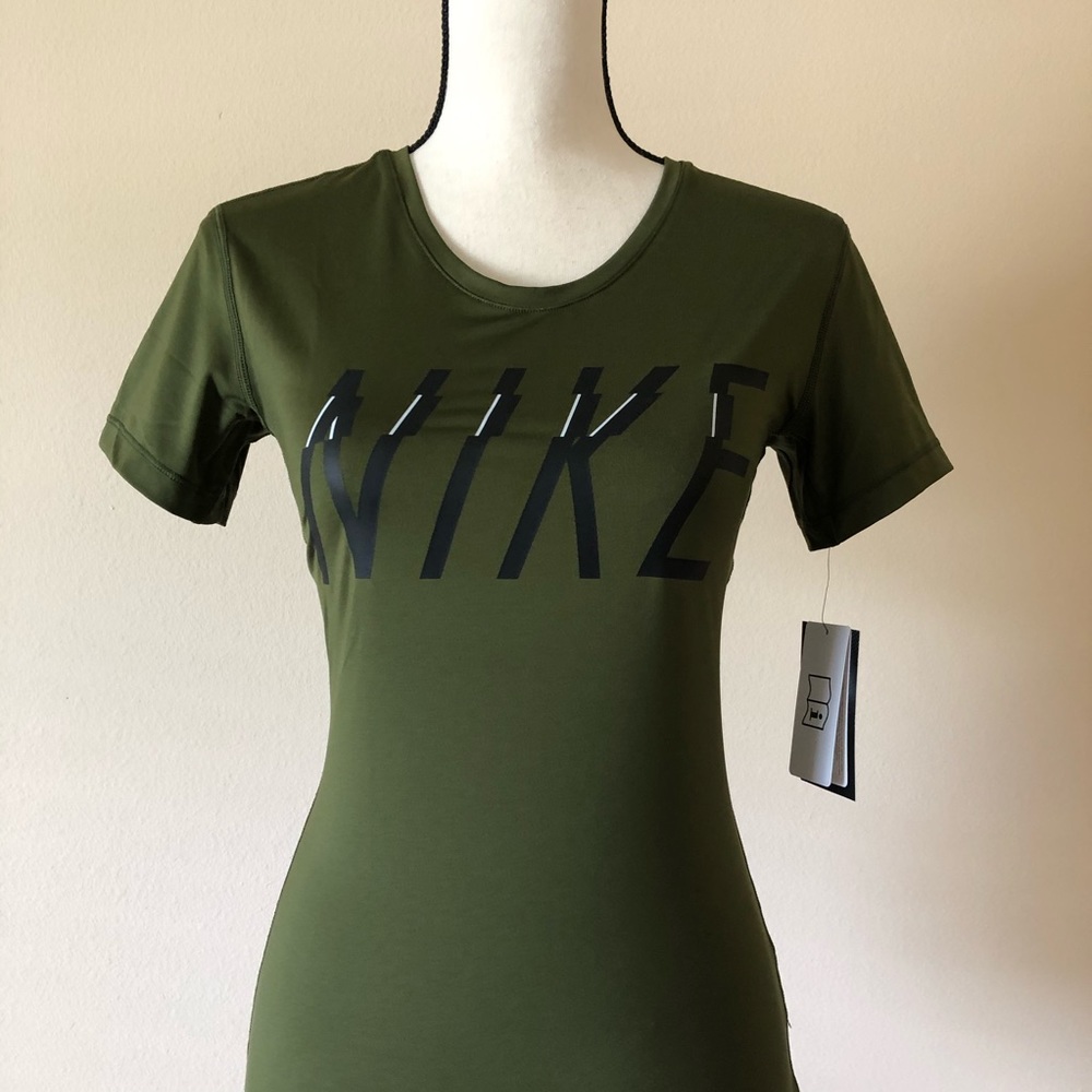 Nike Pro Training DriFit Short Sleeve size M
